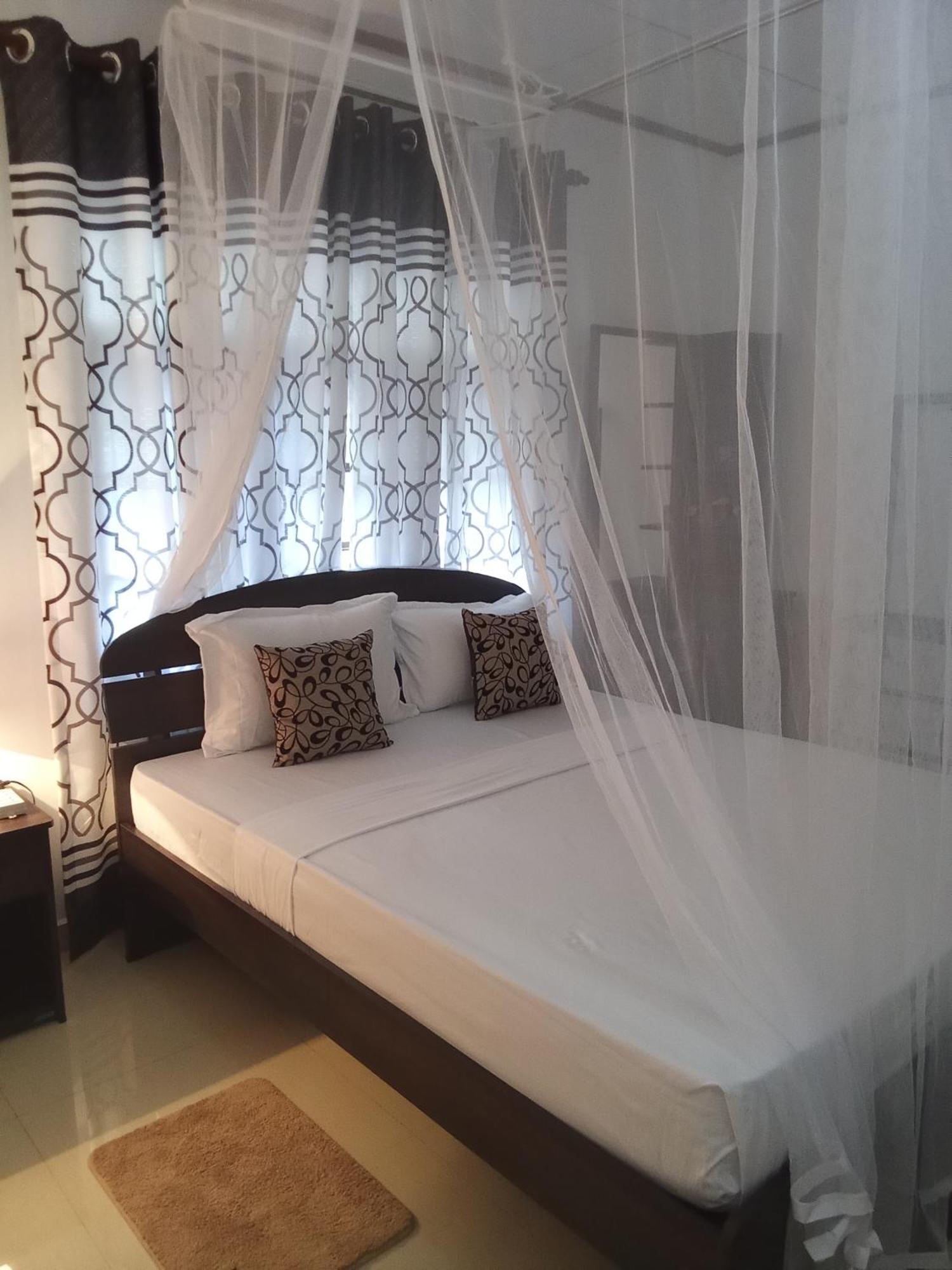 Kavee Transit Hotel Katunayaka Esterno foto