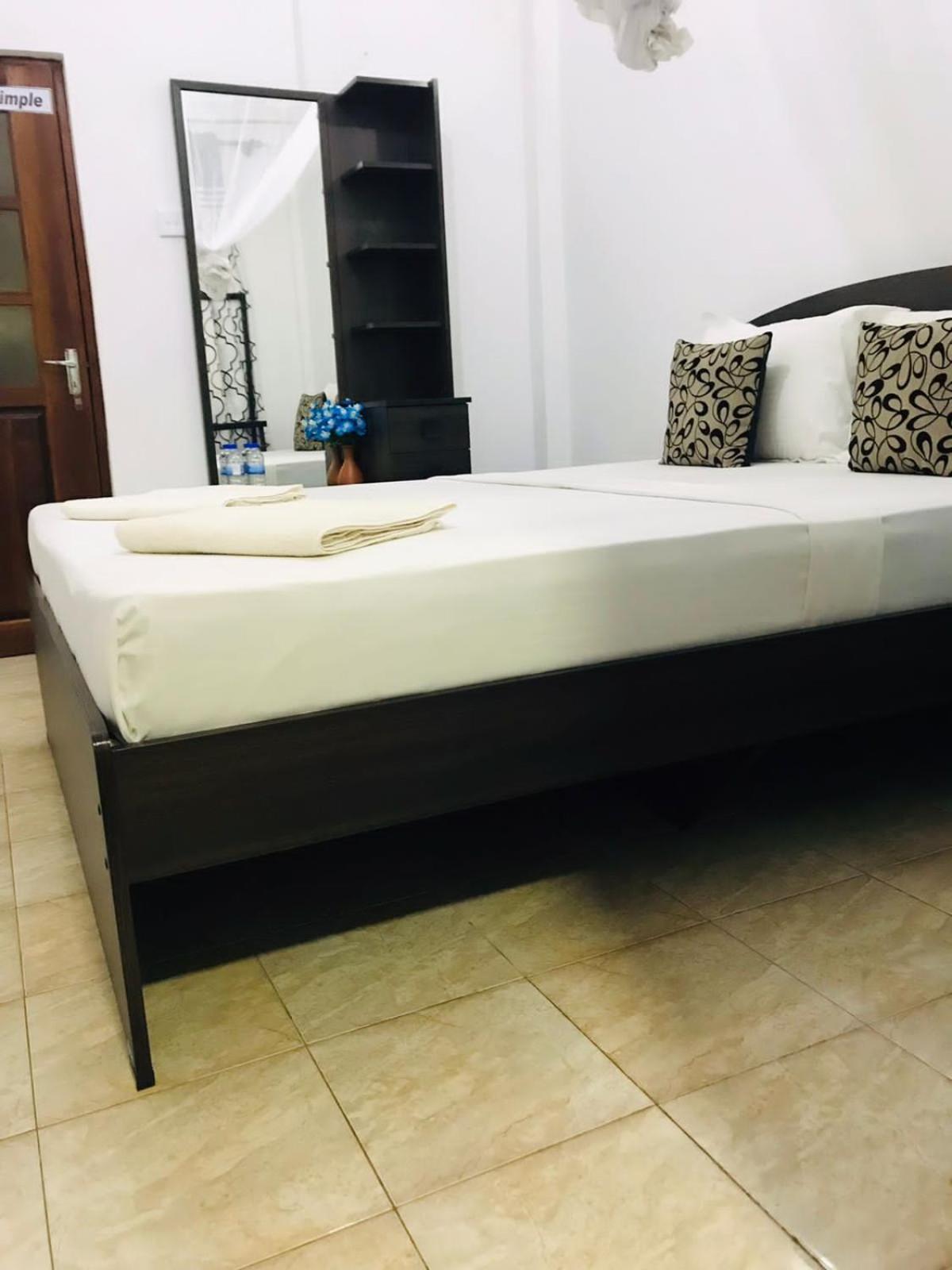 Kavee Transit Hotel Katunayaka Esterno foto