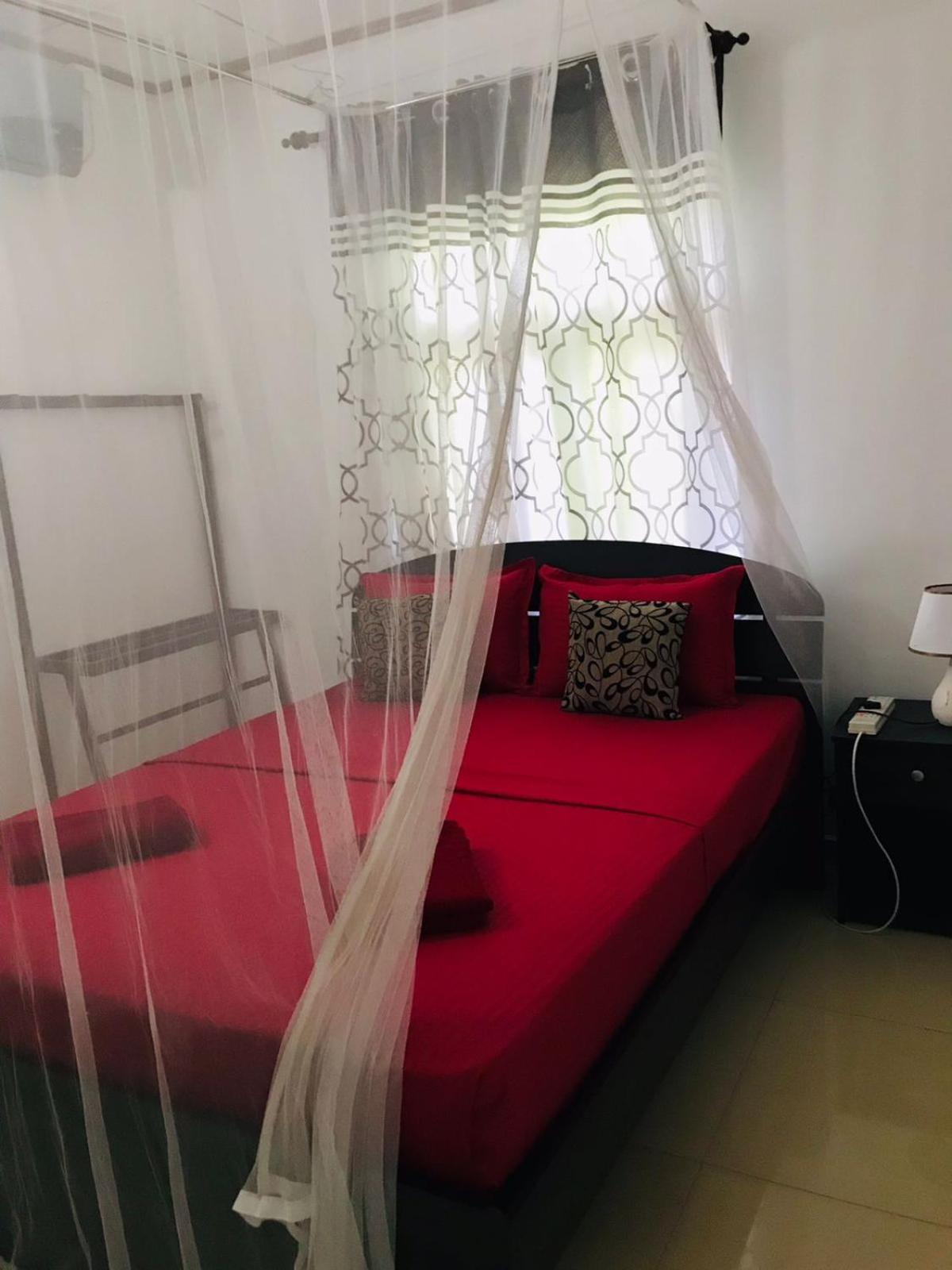 Kavee Transit Hotel Katunayaka Esterno foto